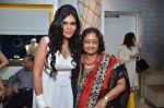 Nisha Jamwal at the diamond boutique GREECE launch by Zoya in Mumbai Store on 30th May 2012 (53).JPG